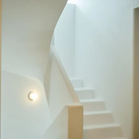 Ikia A Mare فيلة *